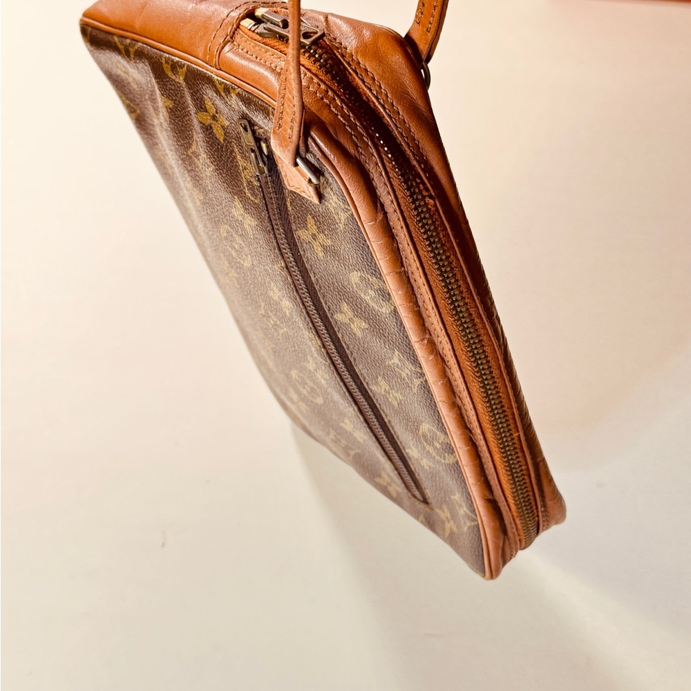 Louis Vuitton Monogram Men's Zip Document Case Clutch with Hand Strap - Picture 4 of 15